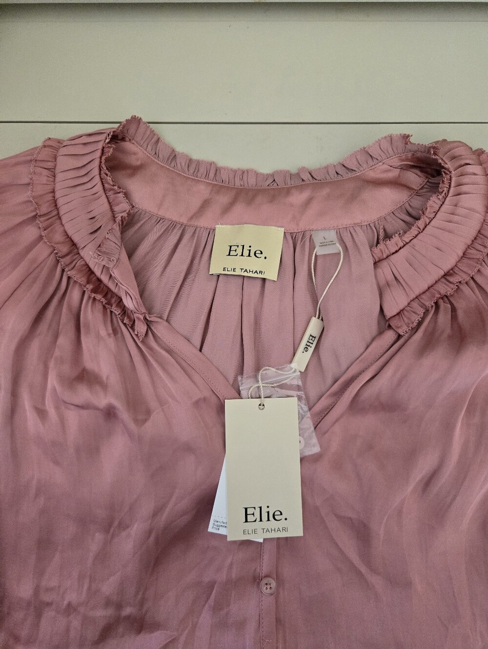 NWT Elie. Elie Tahari Women's Dusty Rose Long-Sleeve V-Neck Blouse Size Large - Picture 5 of 6